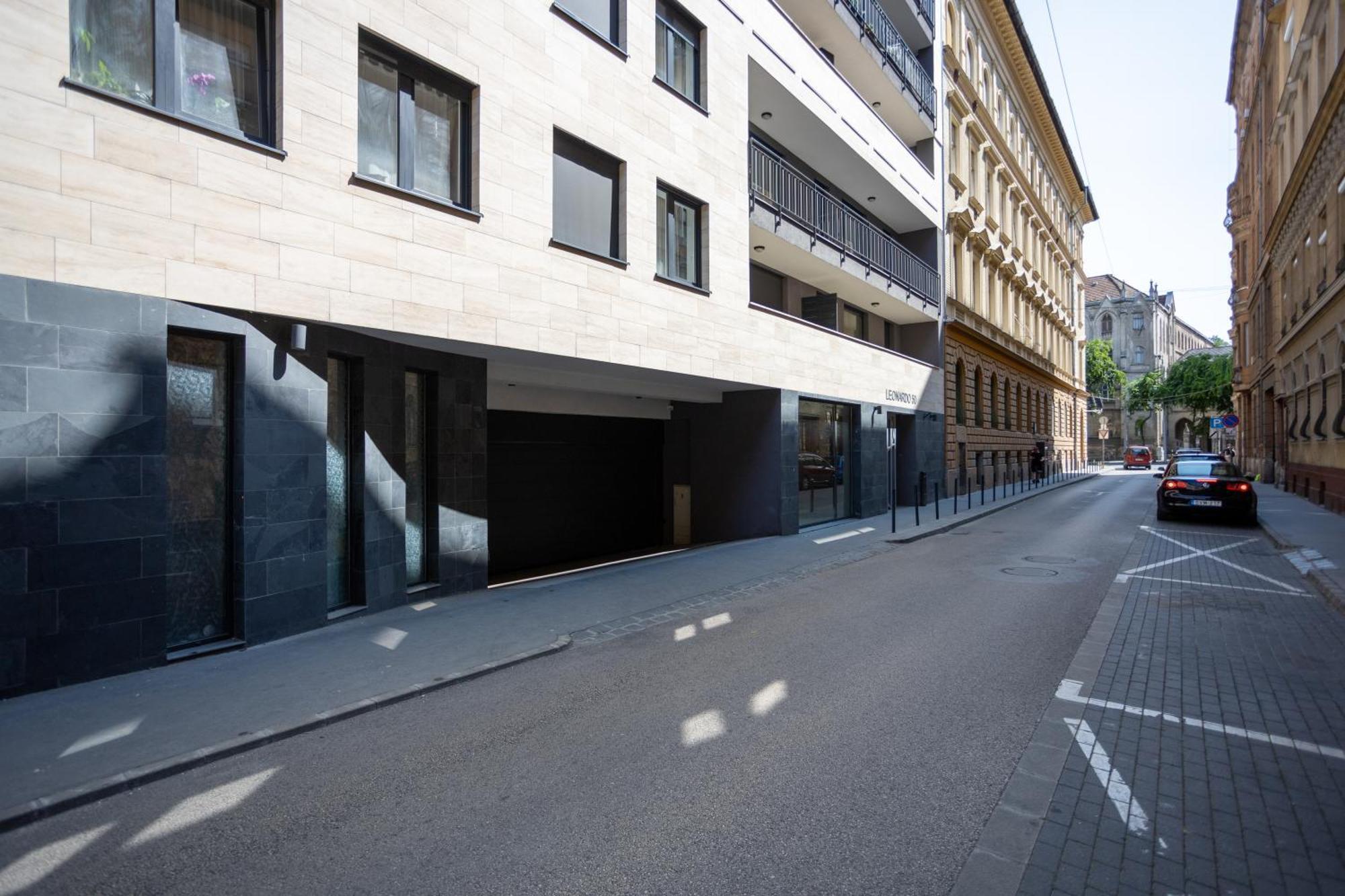 Vivid Studio With Balcony With Free Private Parking — Fotók 2